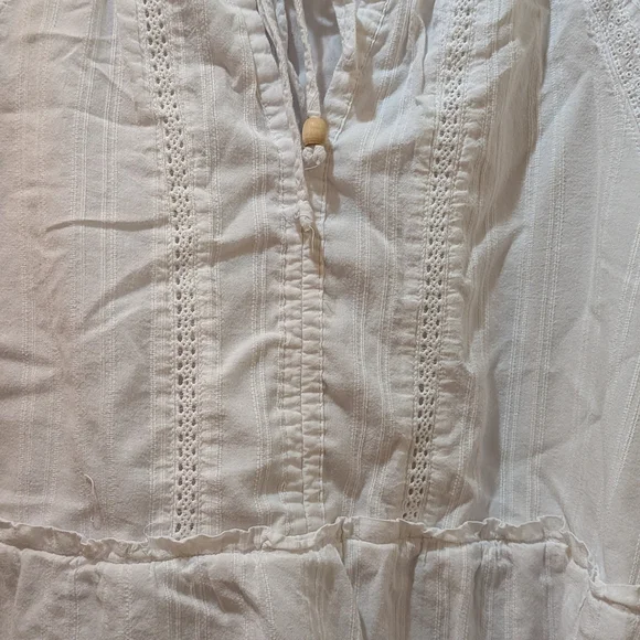 Wonderly Crisp White Tiered Blouse - Picture 2 of 5